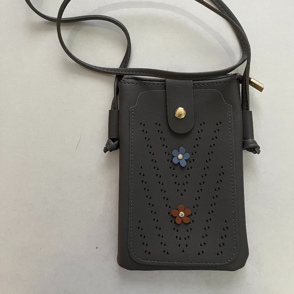 CROSSBODY BAG (7.5"X5.5") W/ TINY FLORAL ACCENT - NWOT